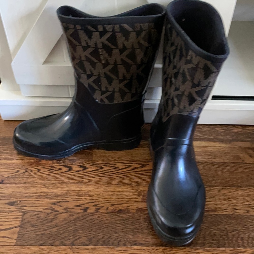 Michael Kors rain boots size 8